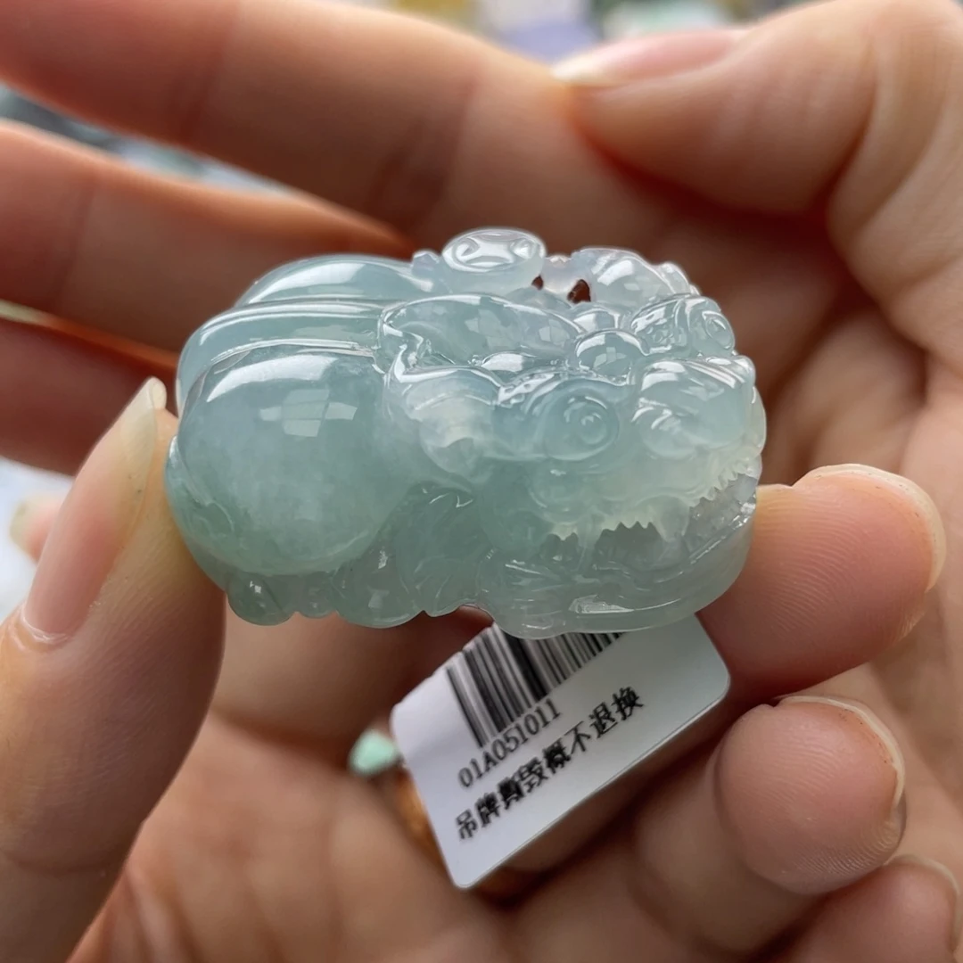 翡翠未镶嵌颈饰貔貅