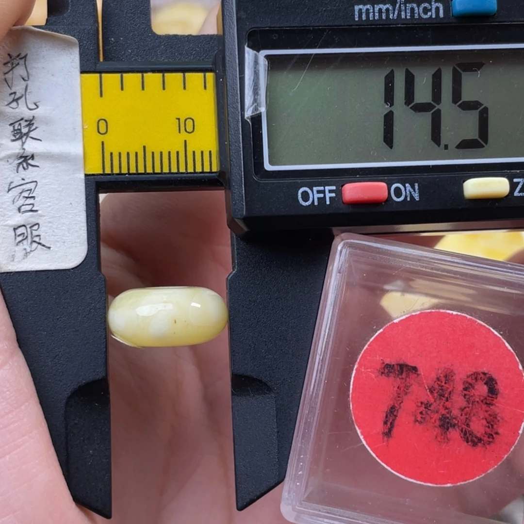 蜜蜡未镶嵌珠宝奇石瑕疵