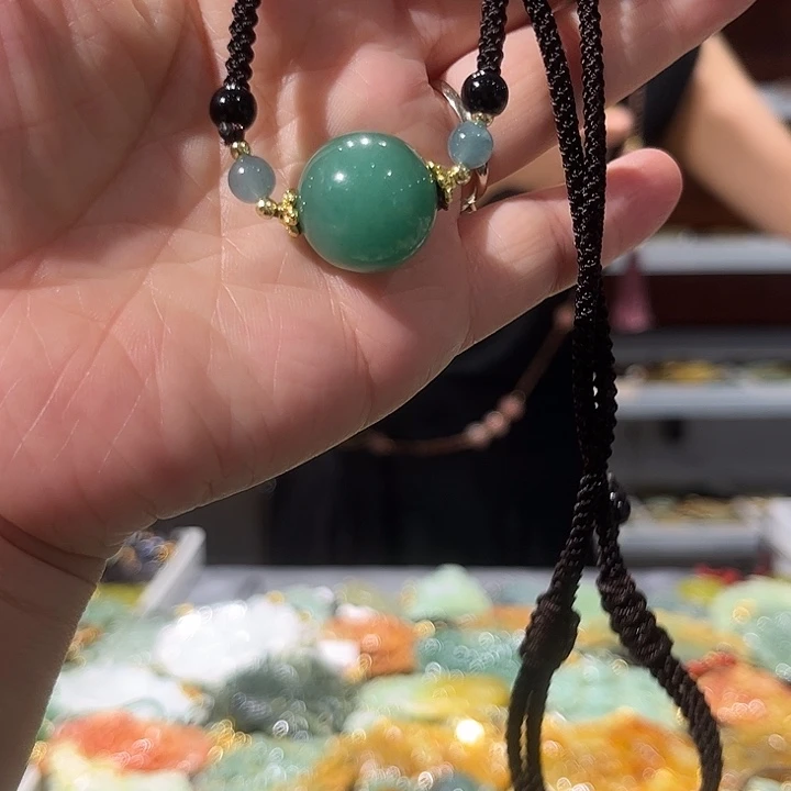 岫玉未镶嵌毛衣链