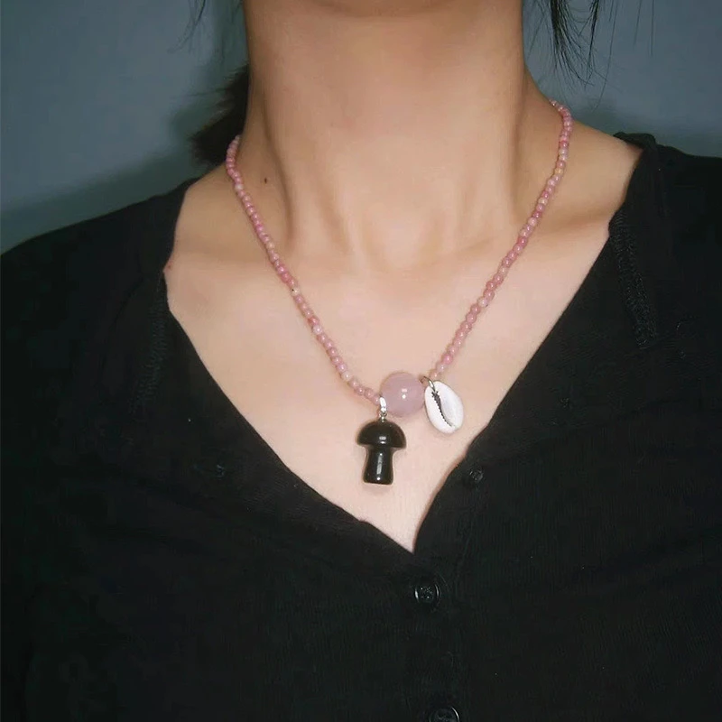 铜合金项链 项链明星同款粉色石头黑色蘑菇吊坠轻奢锁骨链项链