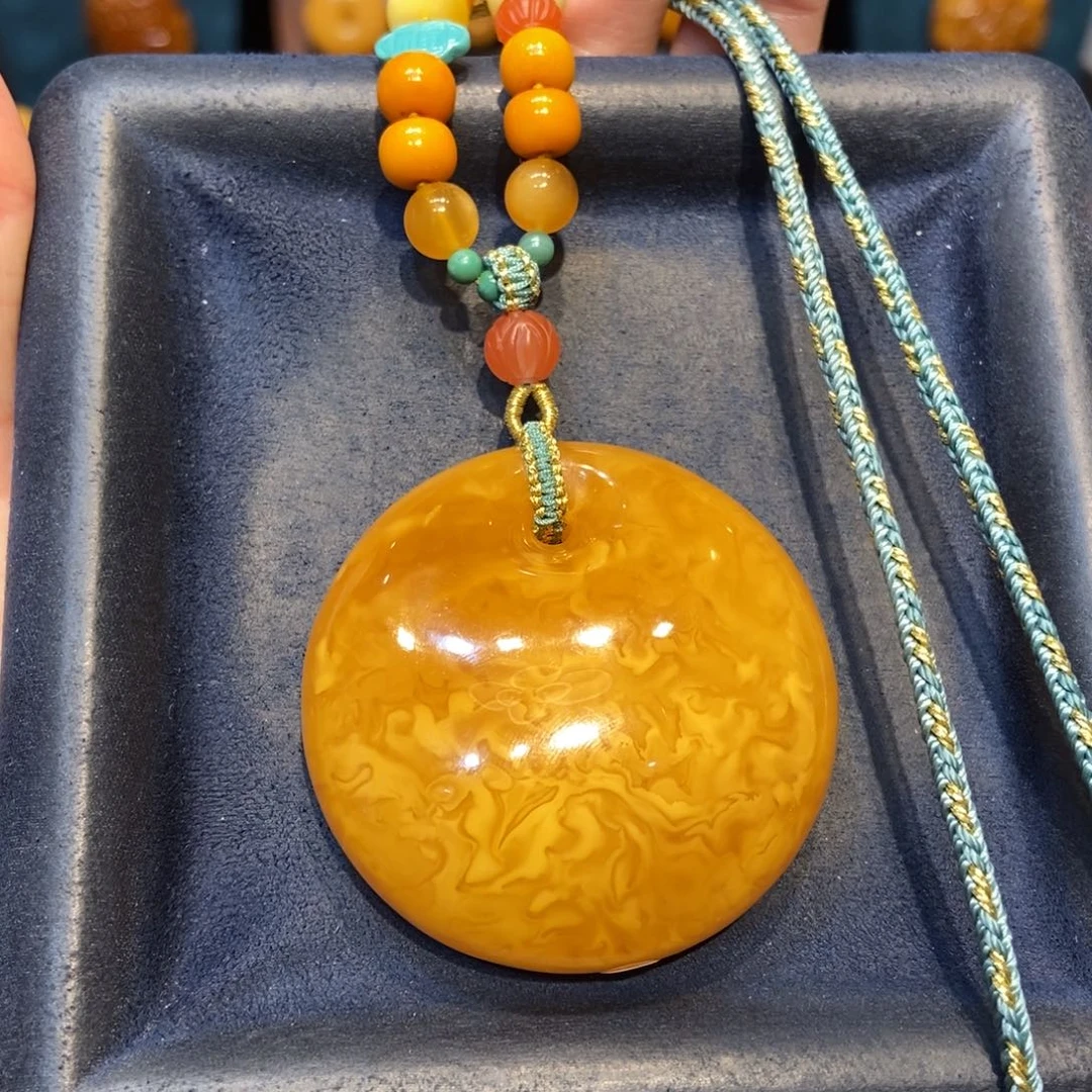 琥珀未镶嵌颈饰蜜蜡