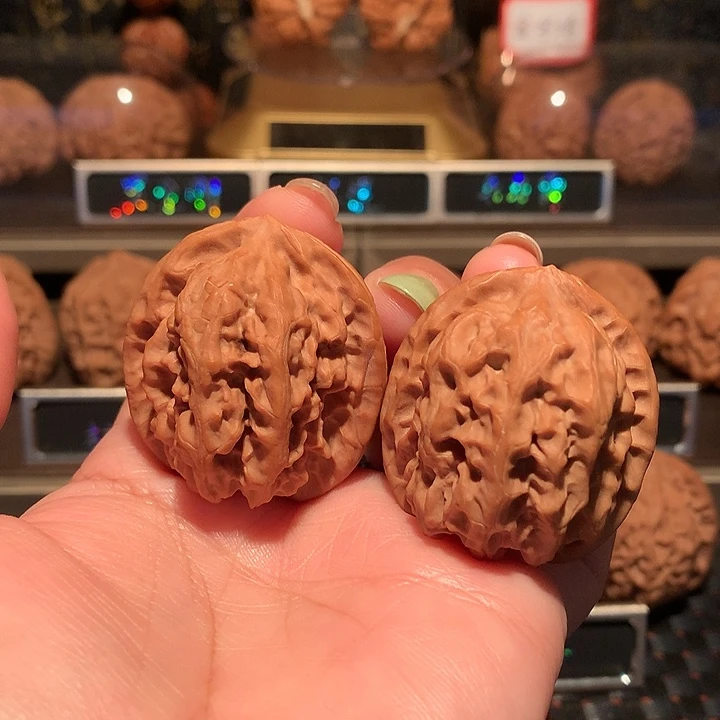 文玩核桃把件磐石