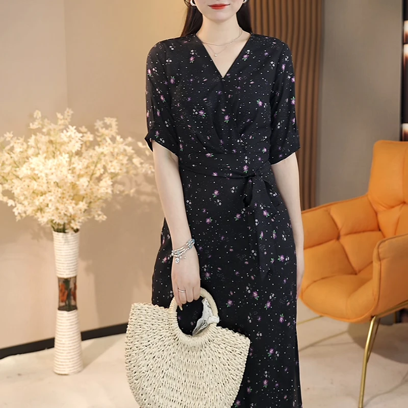 2025夏季新款法式名媛时尚V领碎花连衣裙女装复古显瘦收腰小黑裙