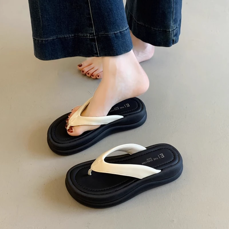 松糕厚底夹脚人字拖鞋女夏外穿2025新款女士外出配裙子沙滩凉拖鞋