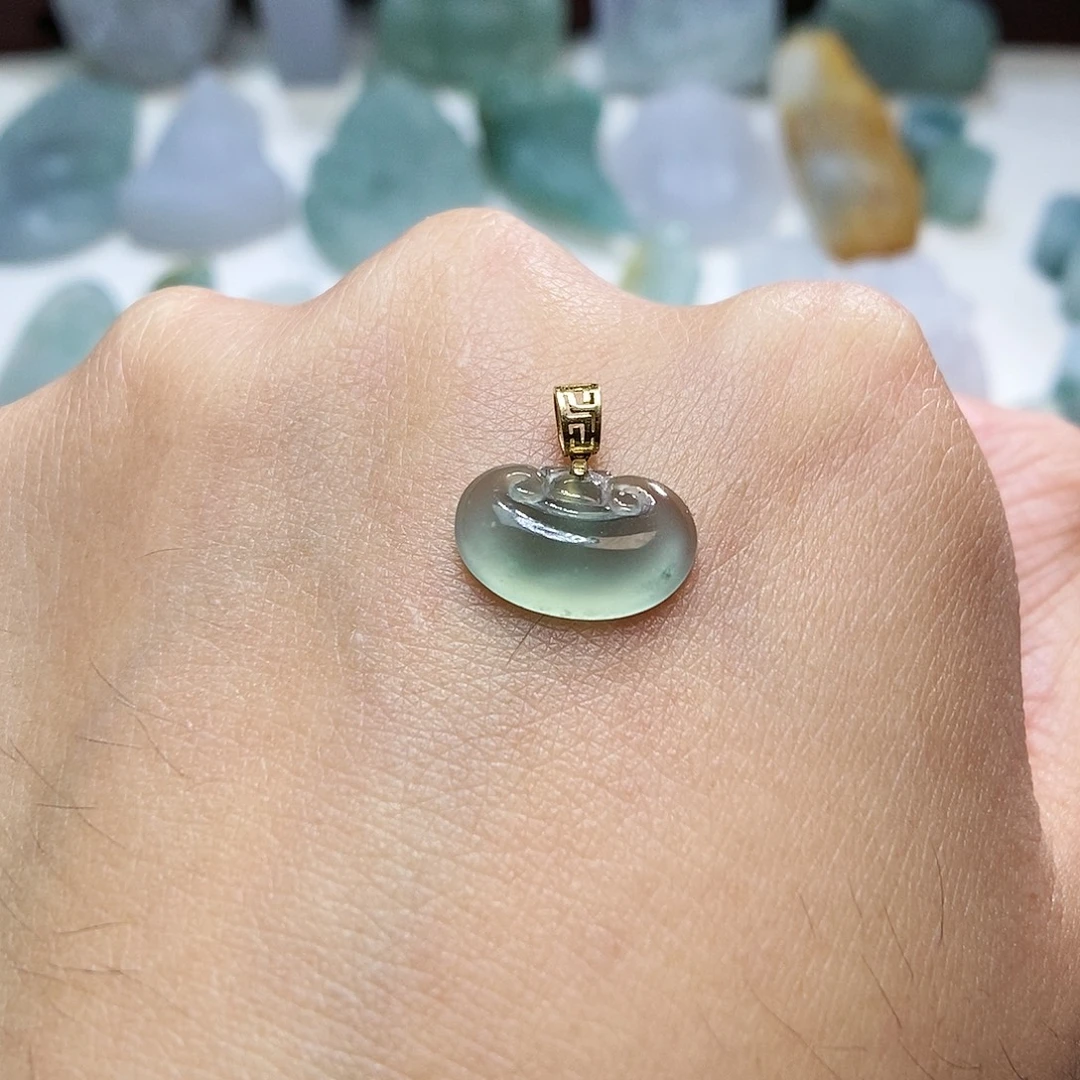 翡翠18K金镶嵌颈饰如意