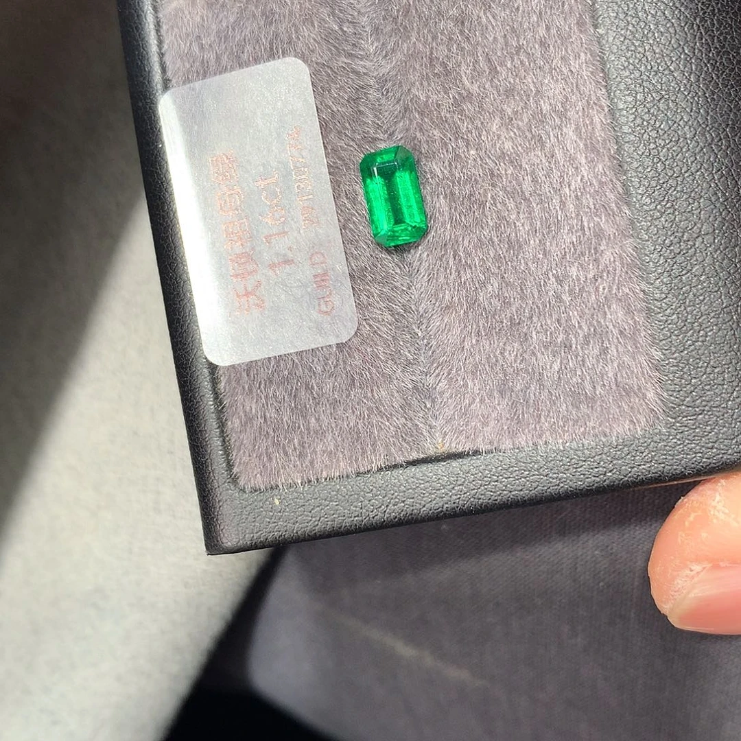 祖母绿裸石1.16克拉沃顿绿