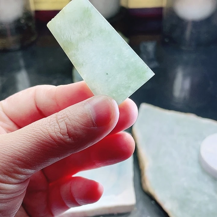 翡翠未镶嵌颈饰毛料48