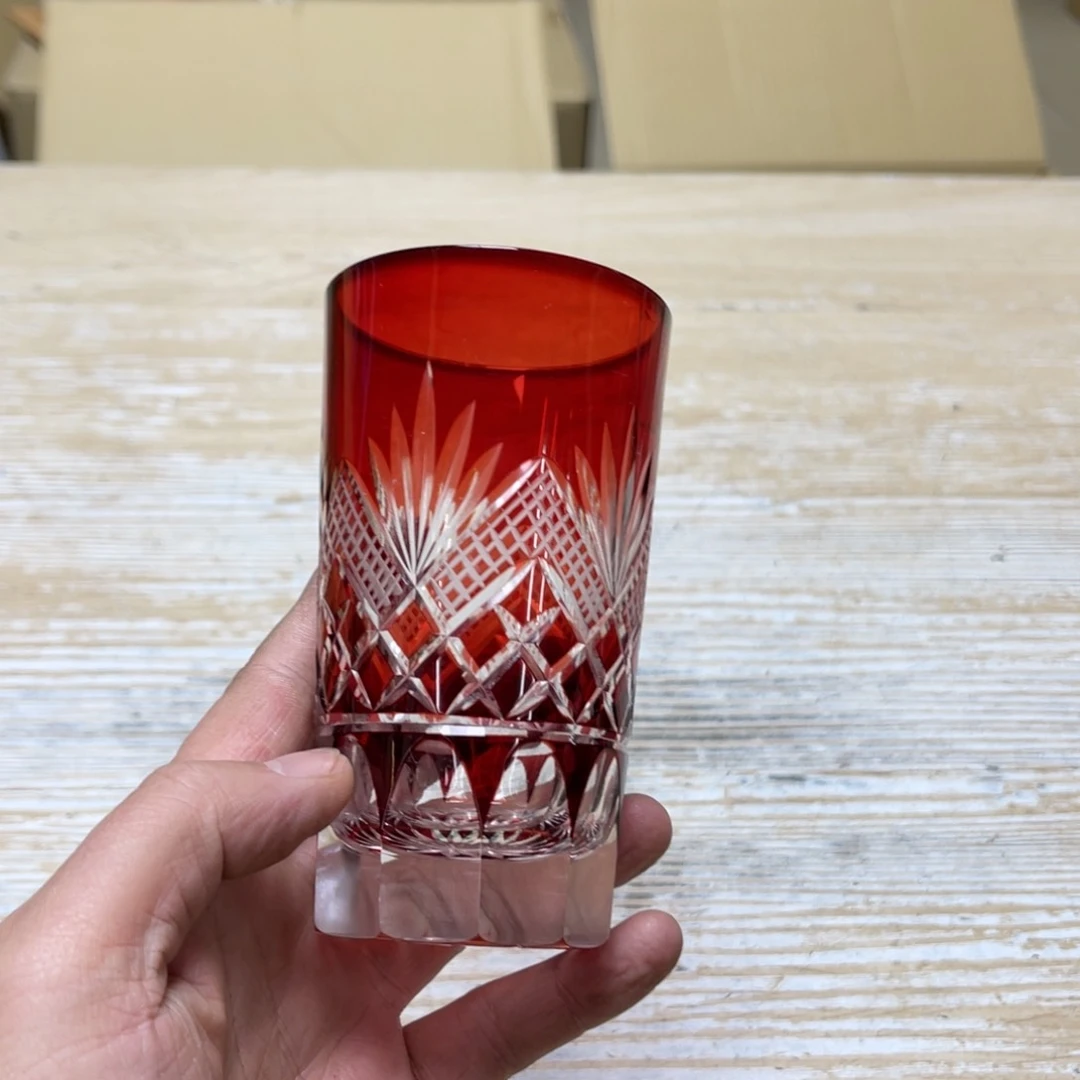 瓷片吃*密密麻麻地排列着一个