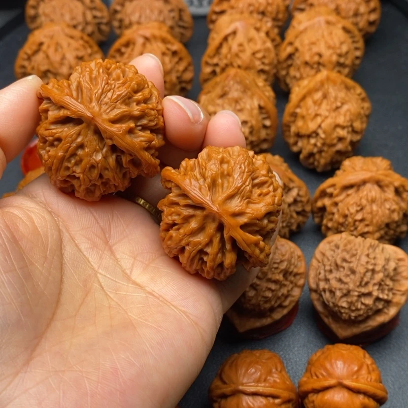 【闪购商品】文玩核桃把件女***虎核桃