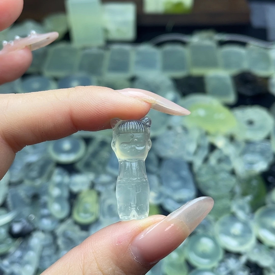 岫玉未镶嵌颈饰哪吒