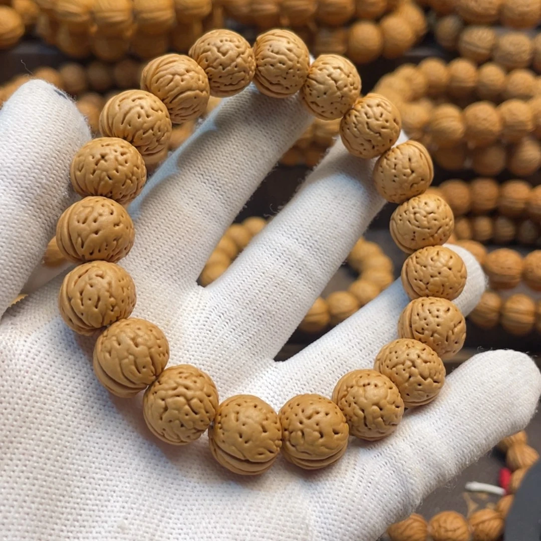 吊坠桃核明****？金丹手串