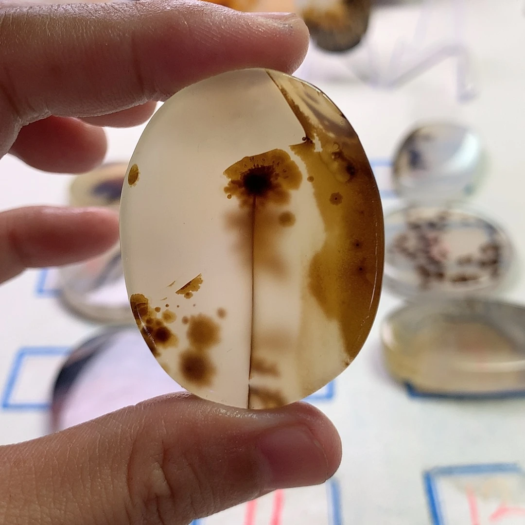 石***缘玛瑙/玉髓未镶嵌珠宝半成品有扣