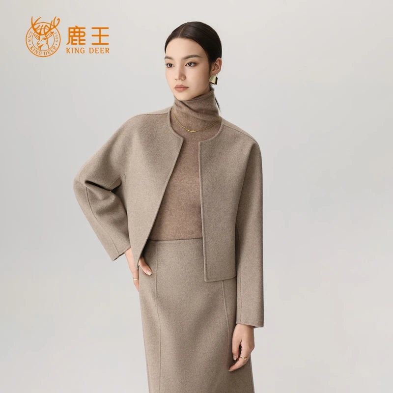 【小山羊绒系列】鹿王女圆领100小山羊绒时尚小香风外套 CA8818