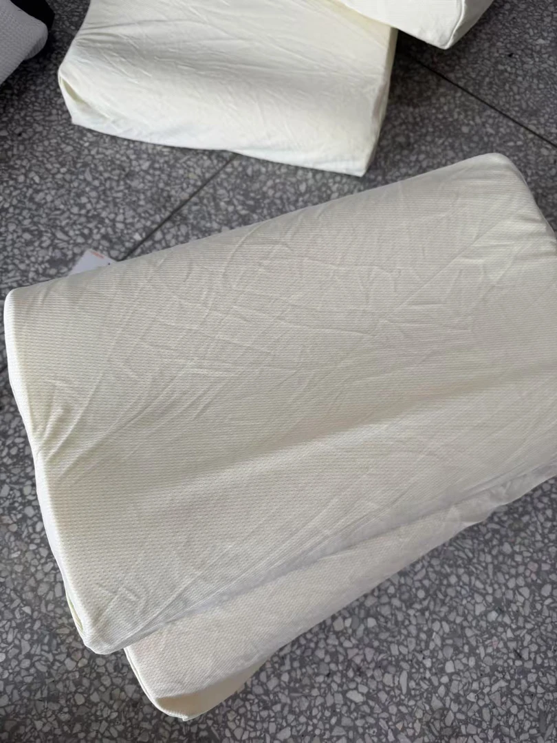 《兵哥外贸》3楼30*50黄色海绵枕 发1个 瑕疵款内胆色不挑 偏硬