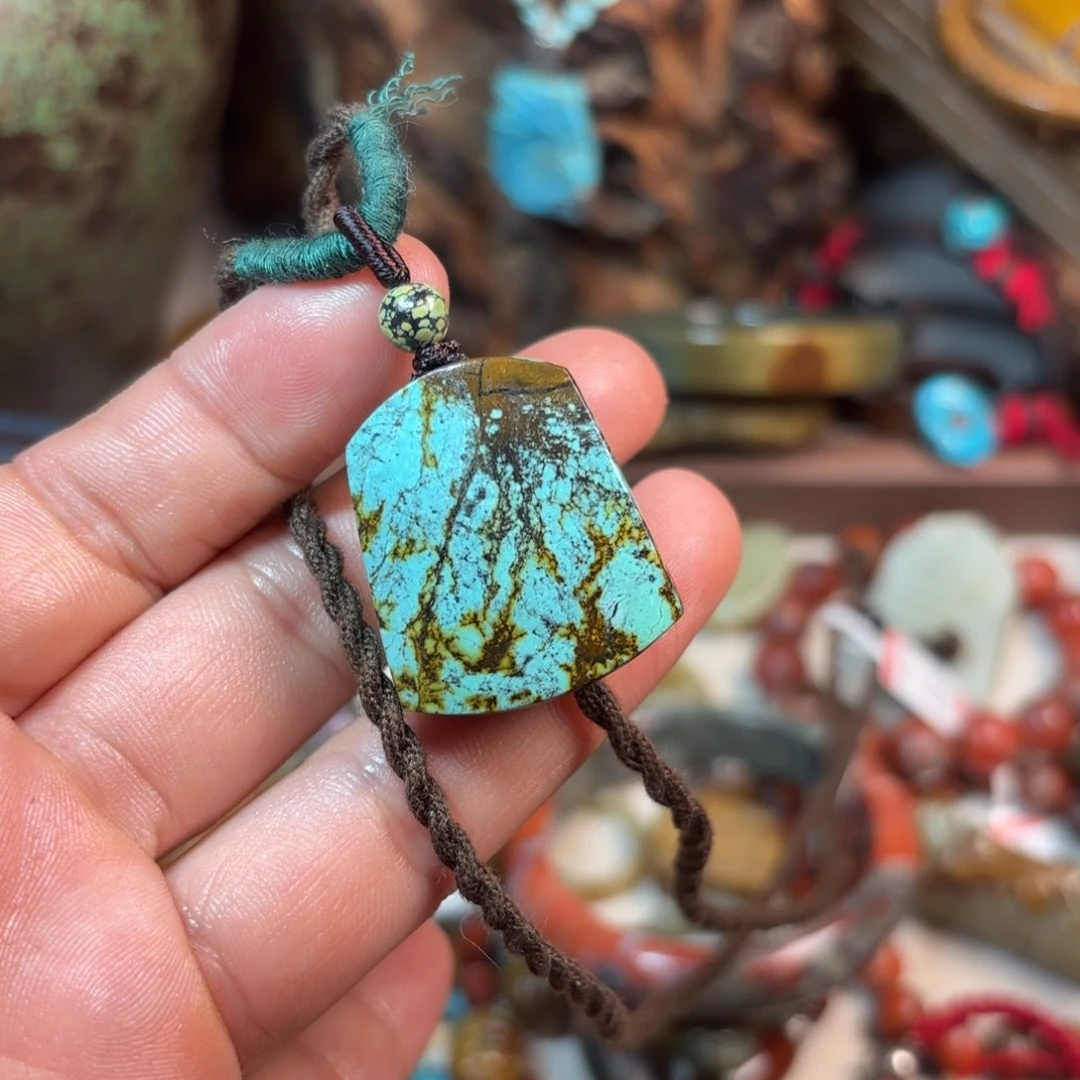 岫岩河磨玉（透闪石质玉）颈饰未镶嵌果*