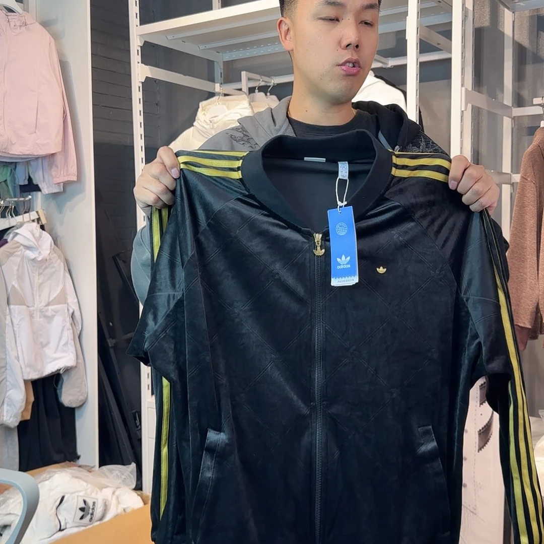 Adidas 38码。150斤