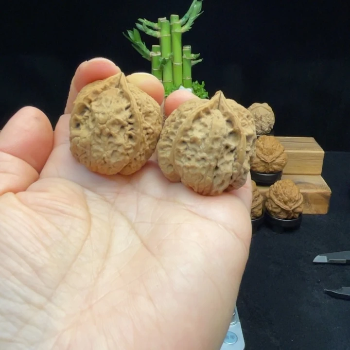 文玩核桃把件云南铁核桃55