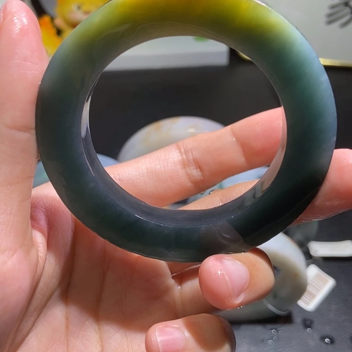 定制翡翠未镶嵌翡翠手镯