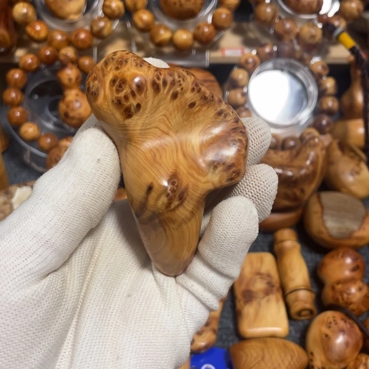 柏木大**烟太行崖柏满瘤疤一路爆发随行手把件