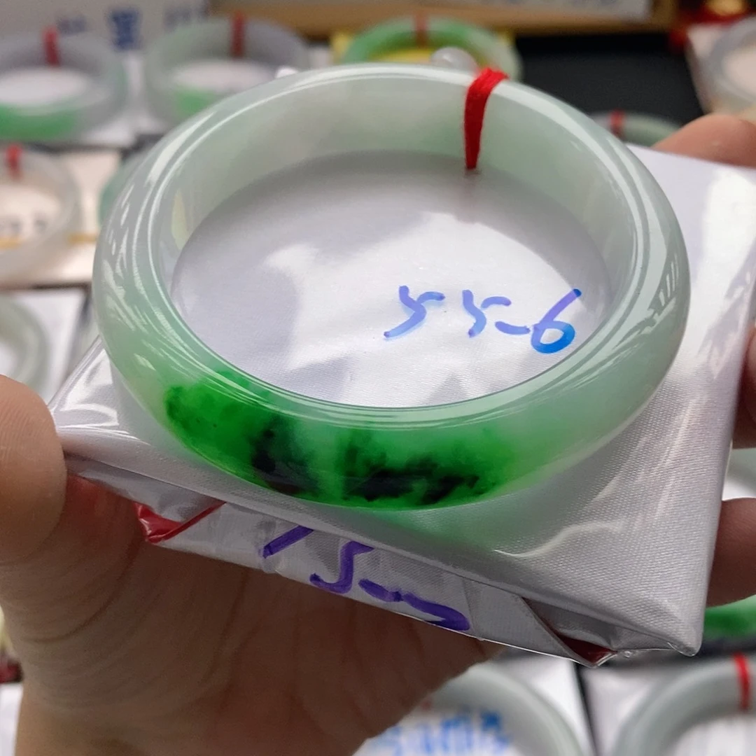 翡翠手镯未镶嵌手镯