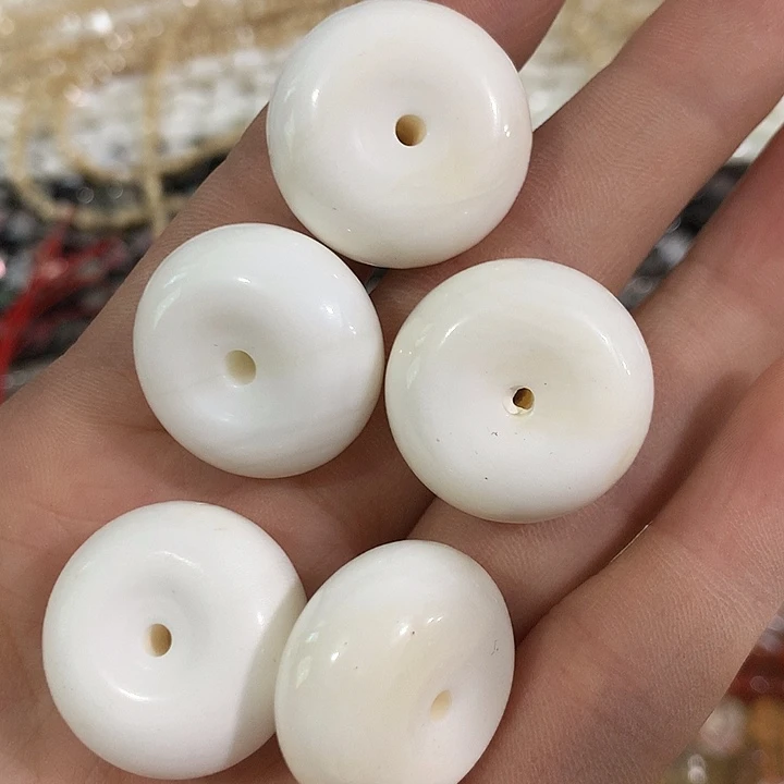 一颗23mm玉华高级贝壳扣子