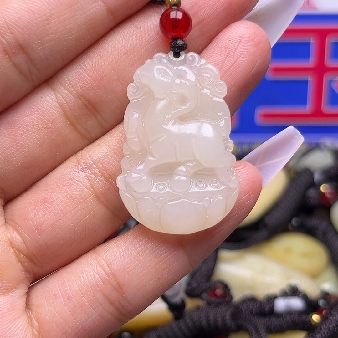 颈饰未镶嵌和田玉