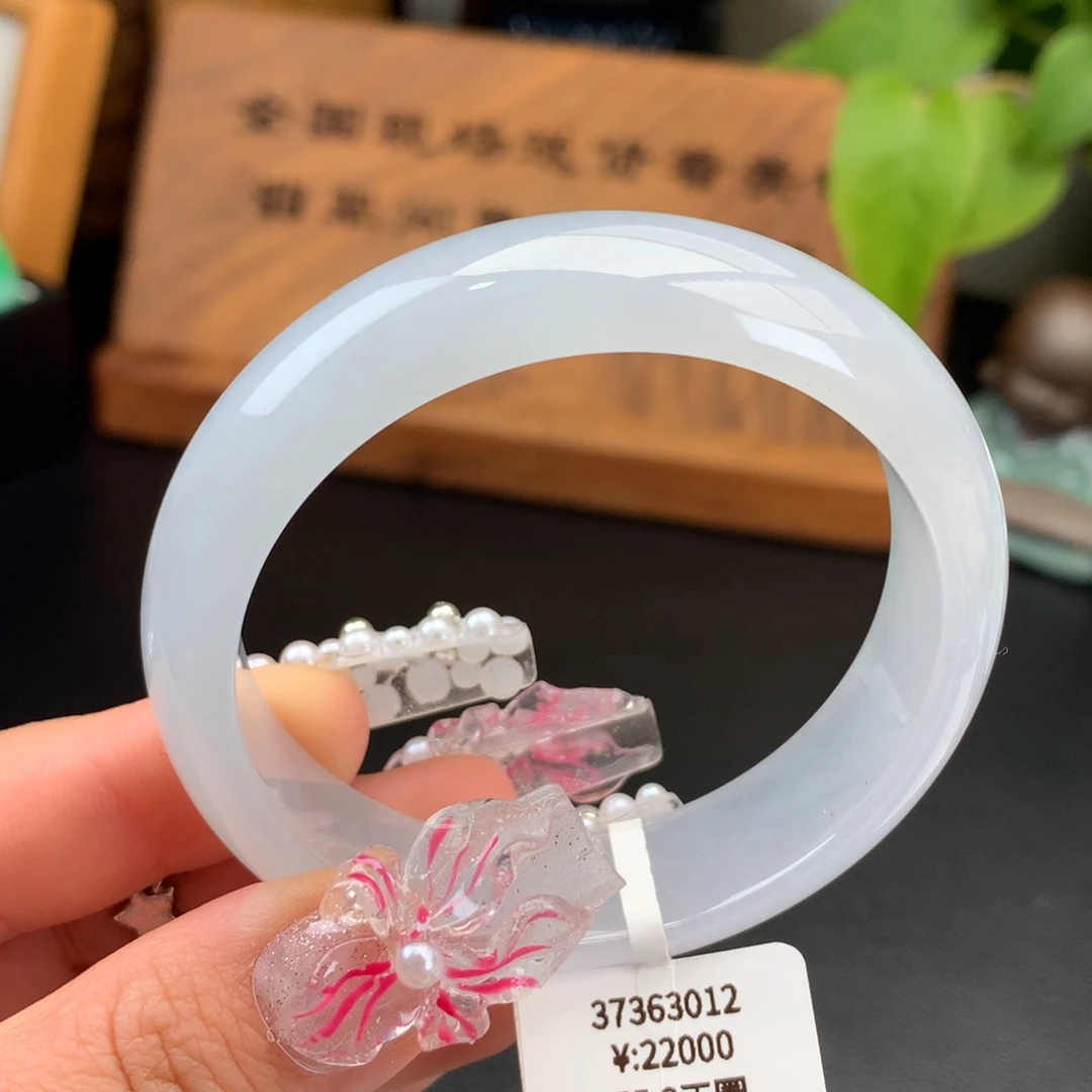 翡翠手镯未镶嵌白冰宽版正圈手镯（强烈推荐）