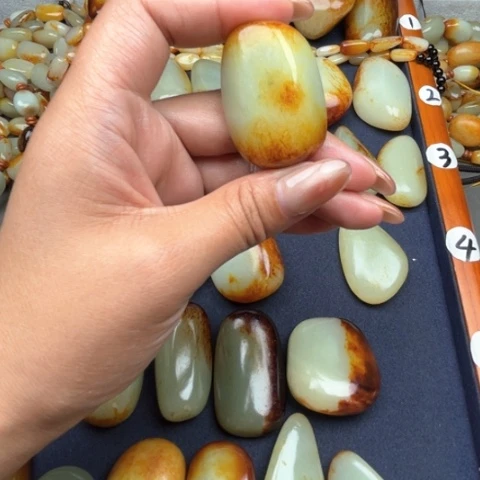 和田玉颈饰未镶嵌怡*