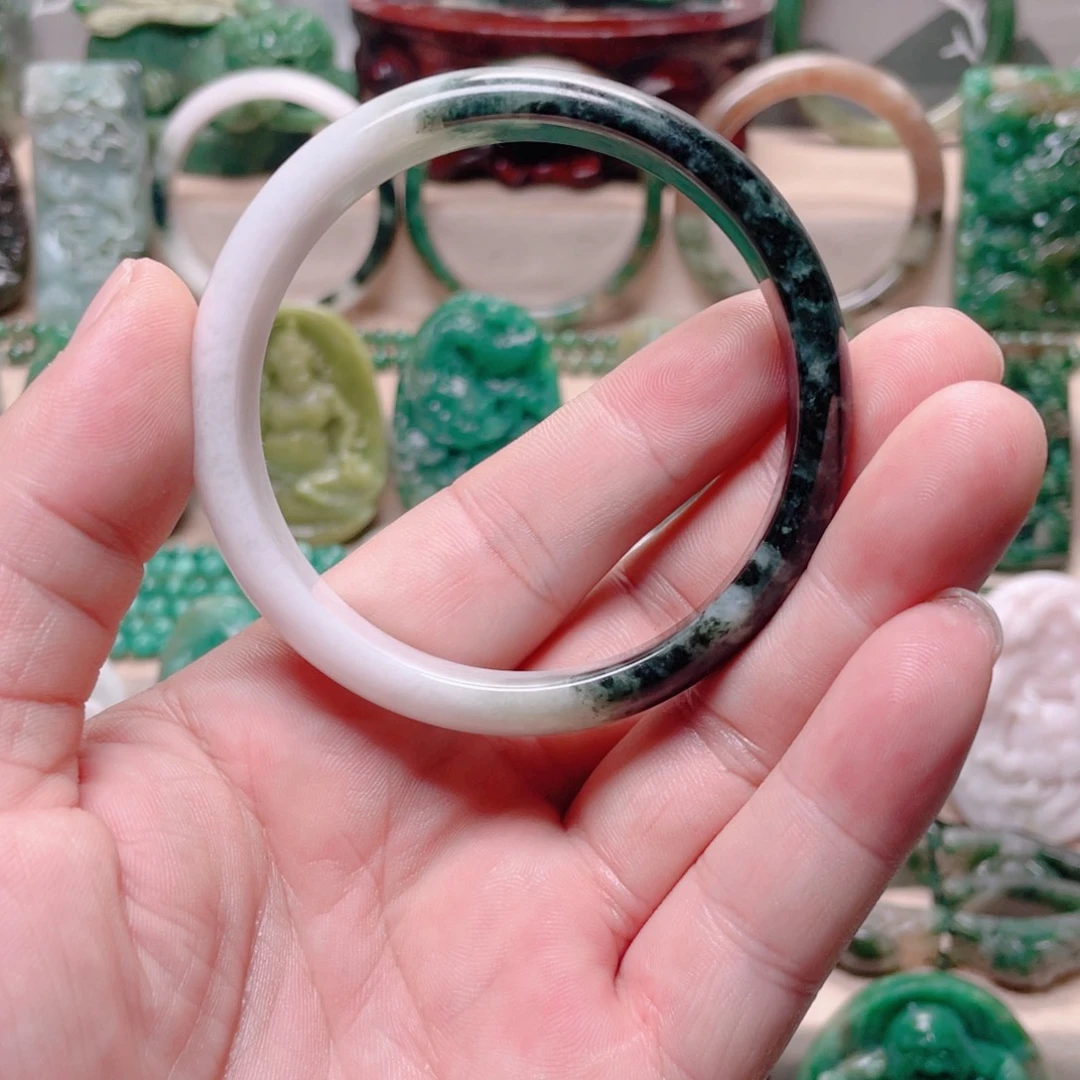 独山玉未镶嵌手镯