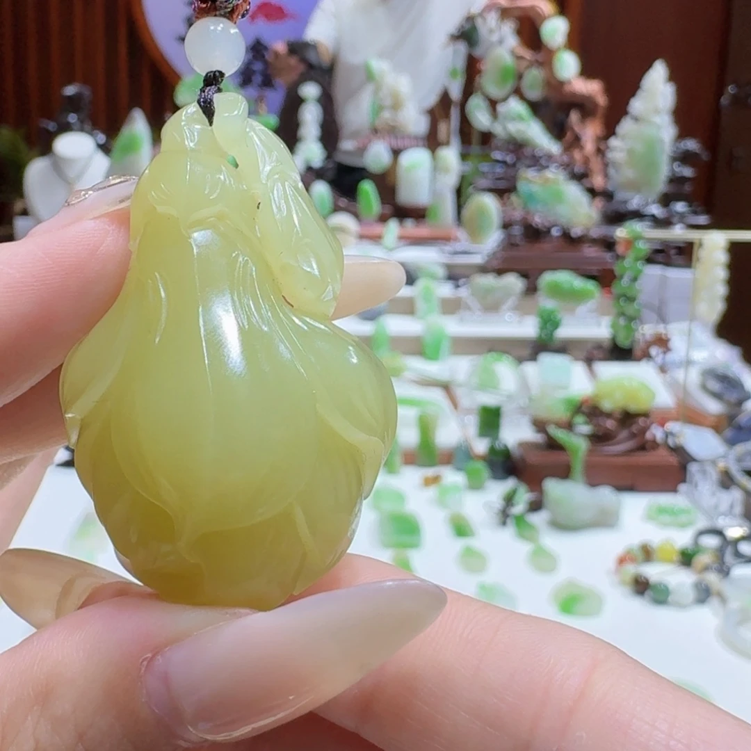 未镶嵌和田玉挂件黄口玉兰花
