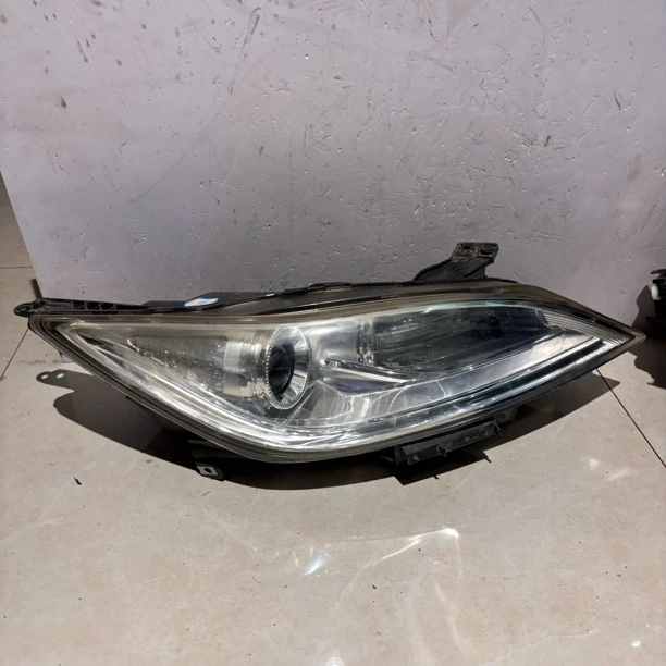 适用于长安逸动大灯总成