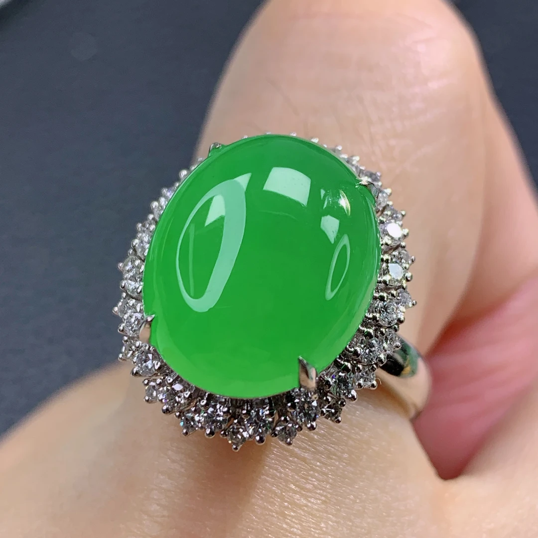 『云来阁』天然缅甸A货翡翠阳绿蛋面镶嵌18k金戒指女款时尚精美。