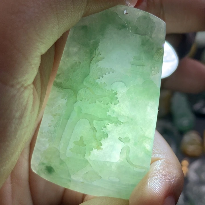 翡翠未镶嵌颈饰山水牌