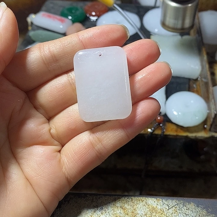 石英质玉未镶嵌颈饰