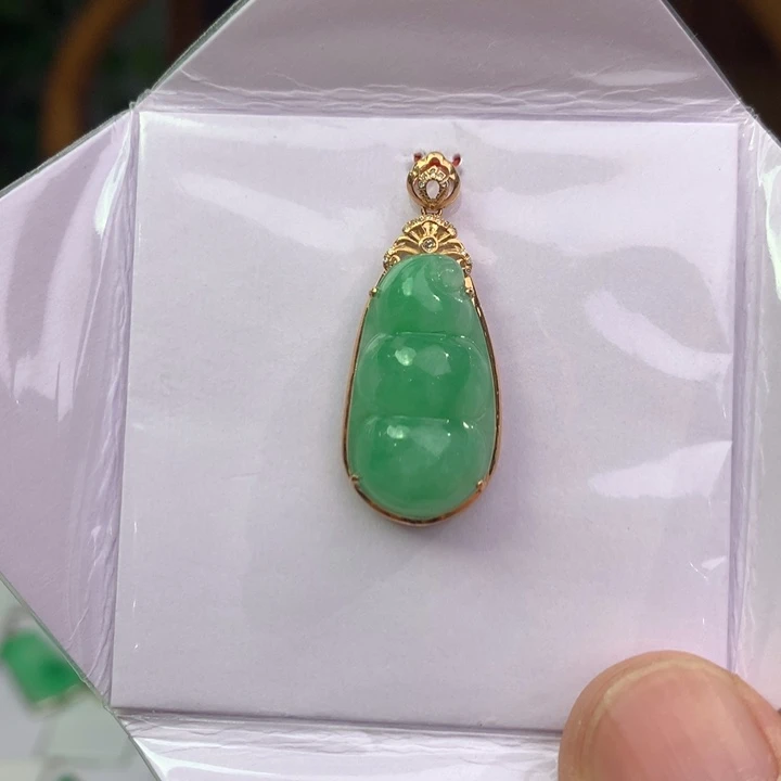 翡翠18K金镶嵌颈饰翡翠