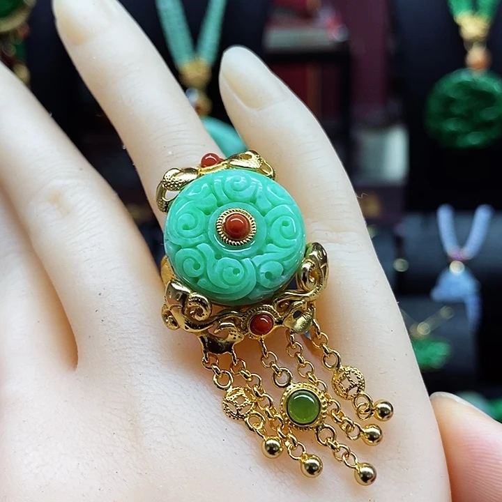 翡翠颈饰未镶嵌戒指