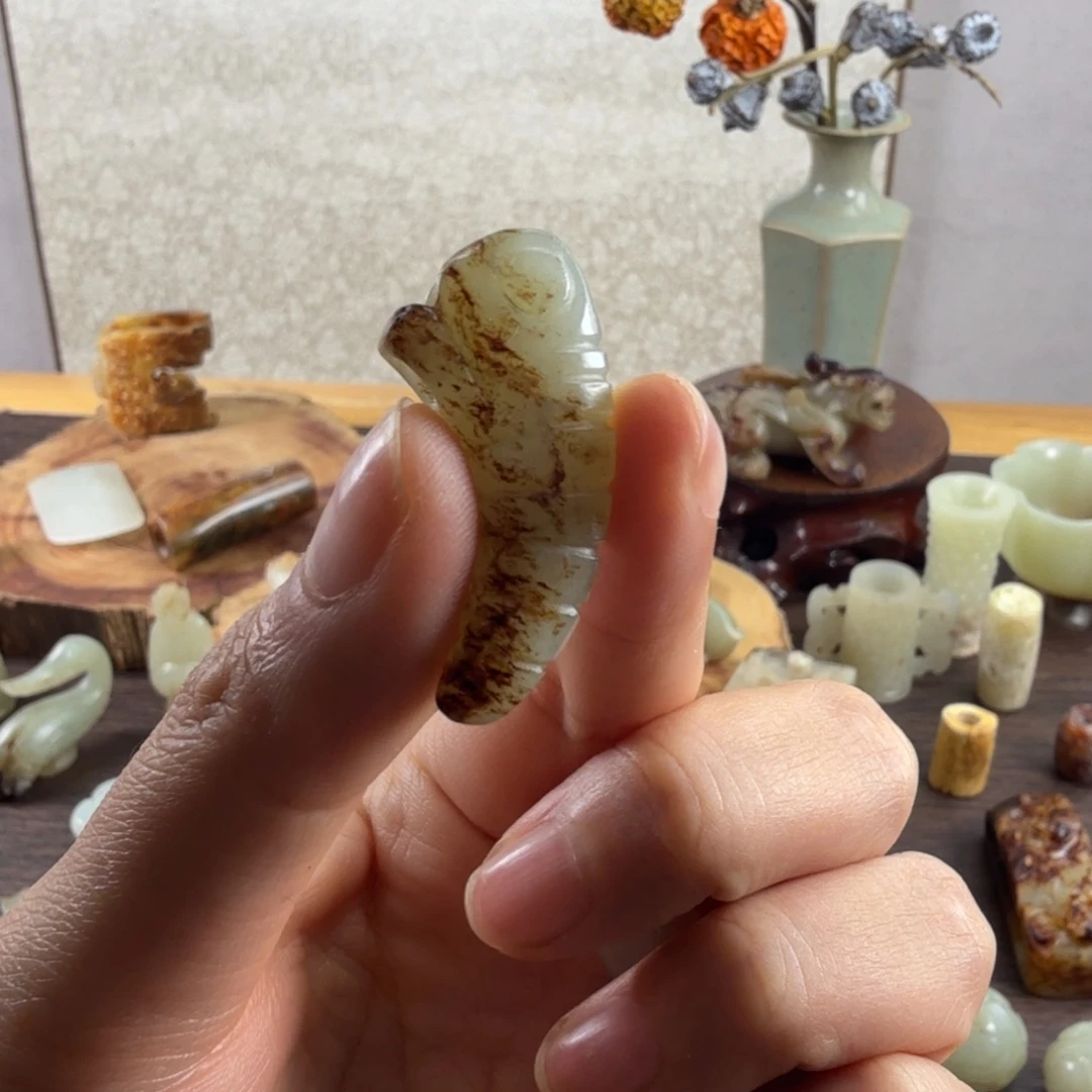 临***）颈饰未镶嵌和田玉（糖玉）