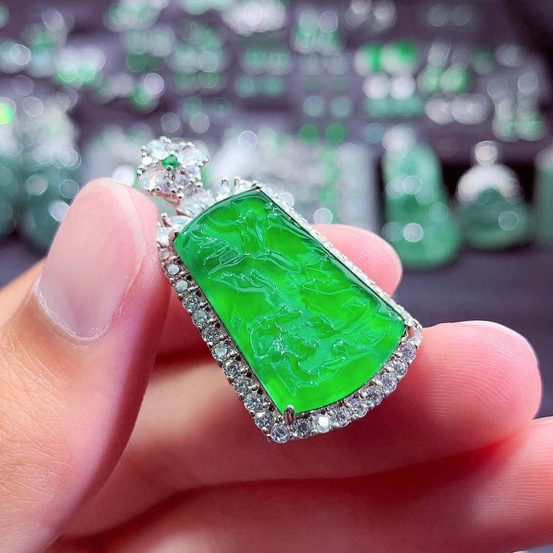 翡翠未镶嵌颈饰挂件