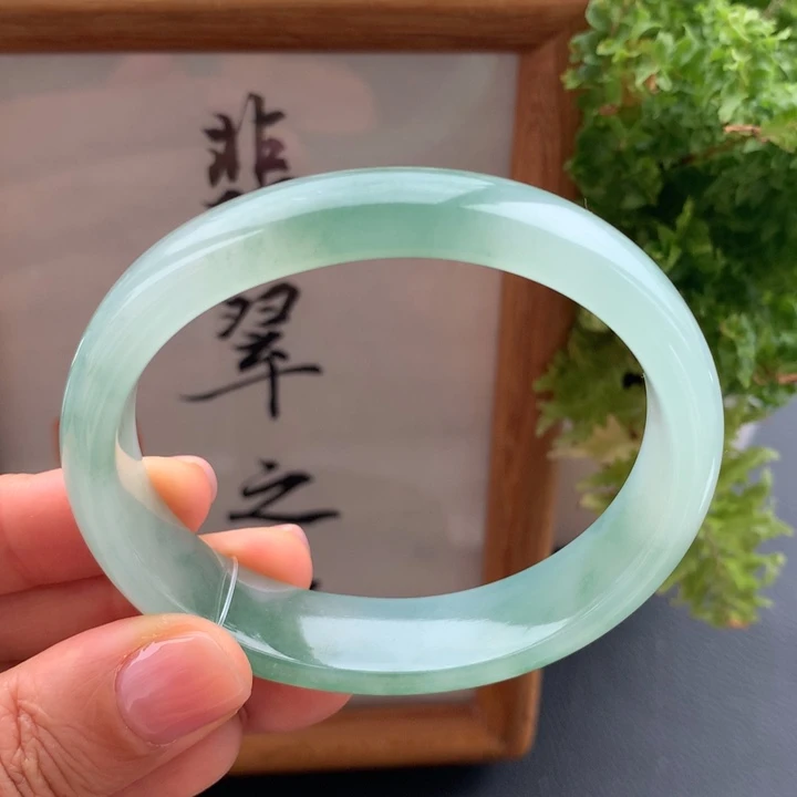 翡翠手镯未镶嵌翡翠手镯贵妃56 芙蓉绿