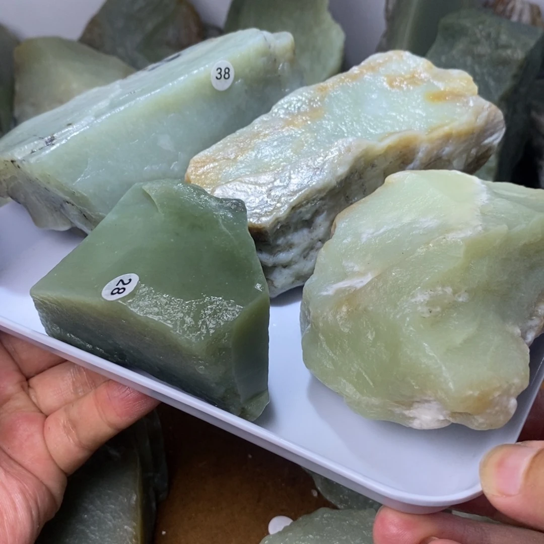 和田玉未镶嵌珠宝半成品基***斯