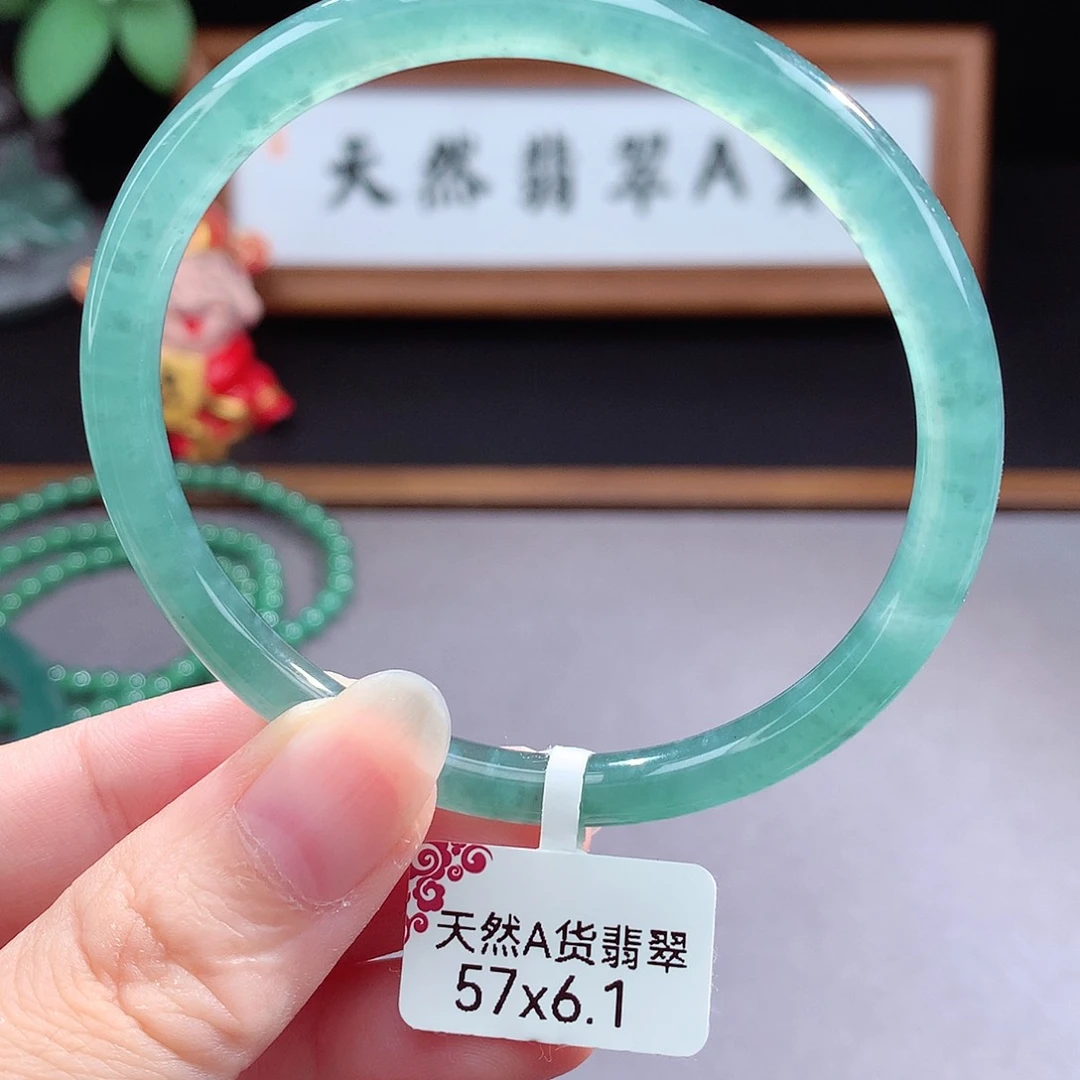 未镶嵌手镯（圆镯）翡翠