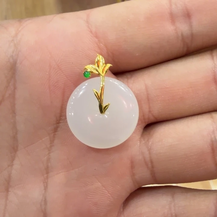 和田玉18K金镶嵌颈饰