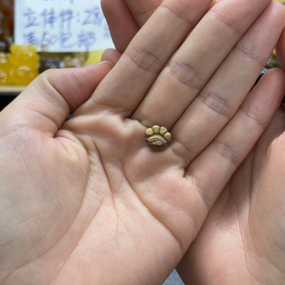 .****琥珀未镶嵌裸石存