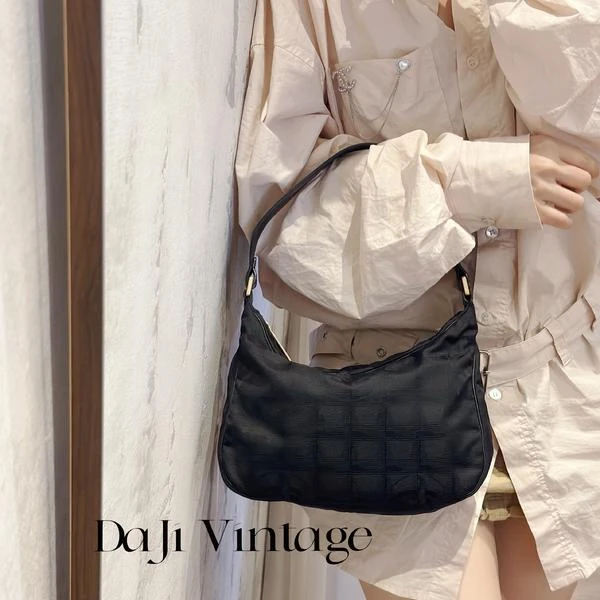 大吉中古/Chanel黑色冰格hobo单肩包