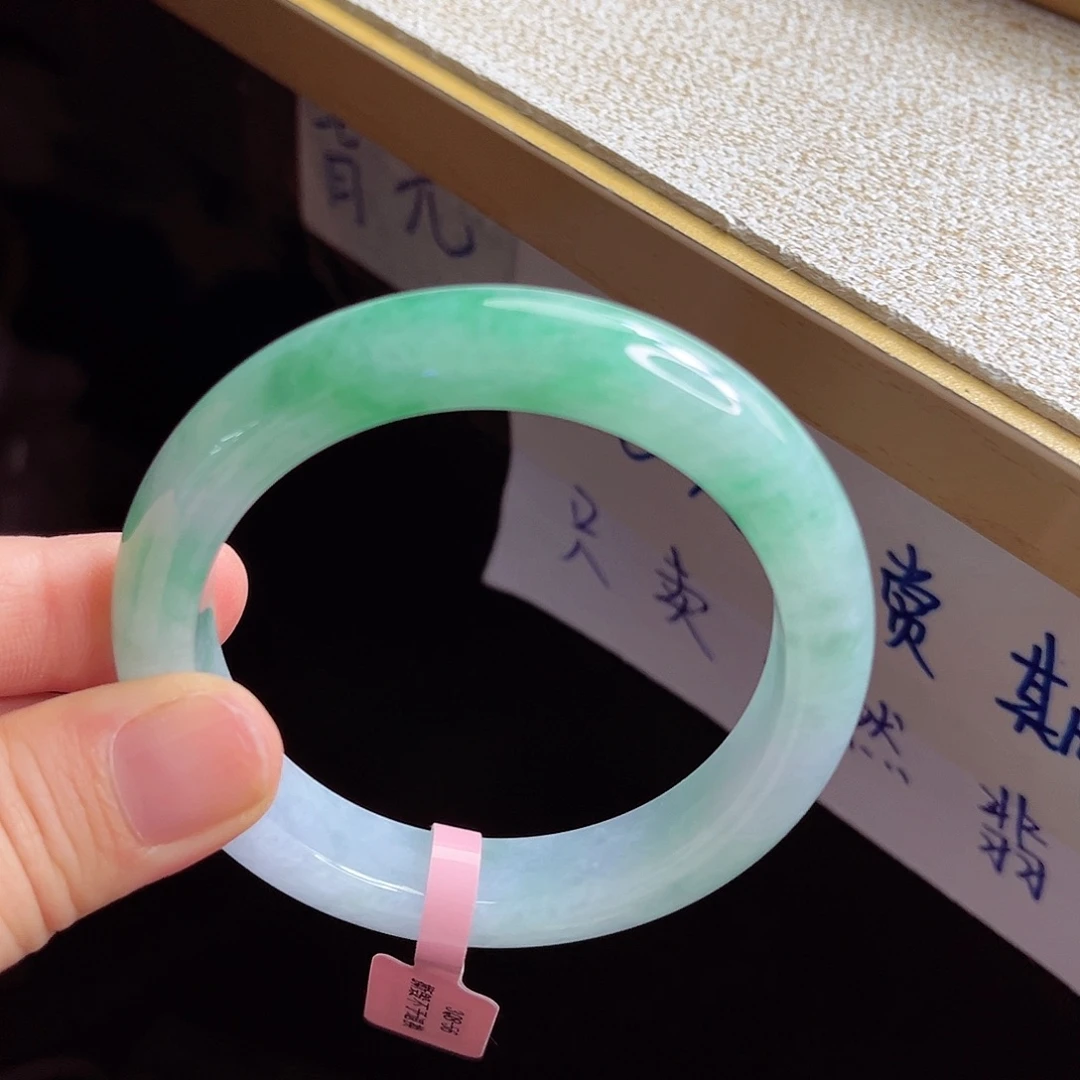 翡翠手镯未镶嵌手镯