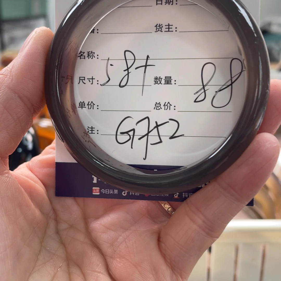 相***伴玛瑙/玉髓未镶嵌手镯