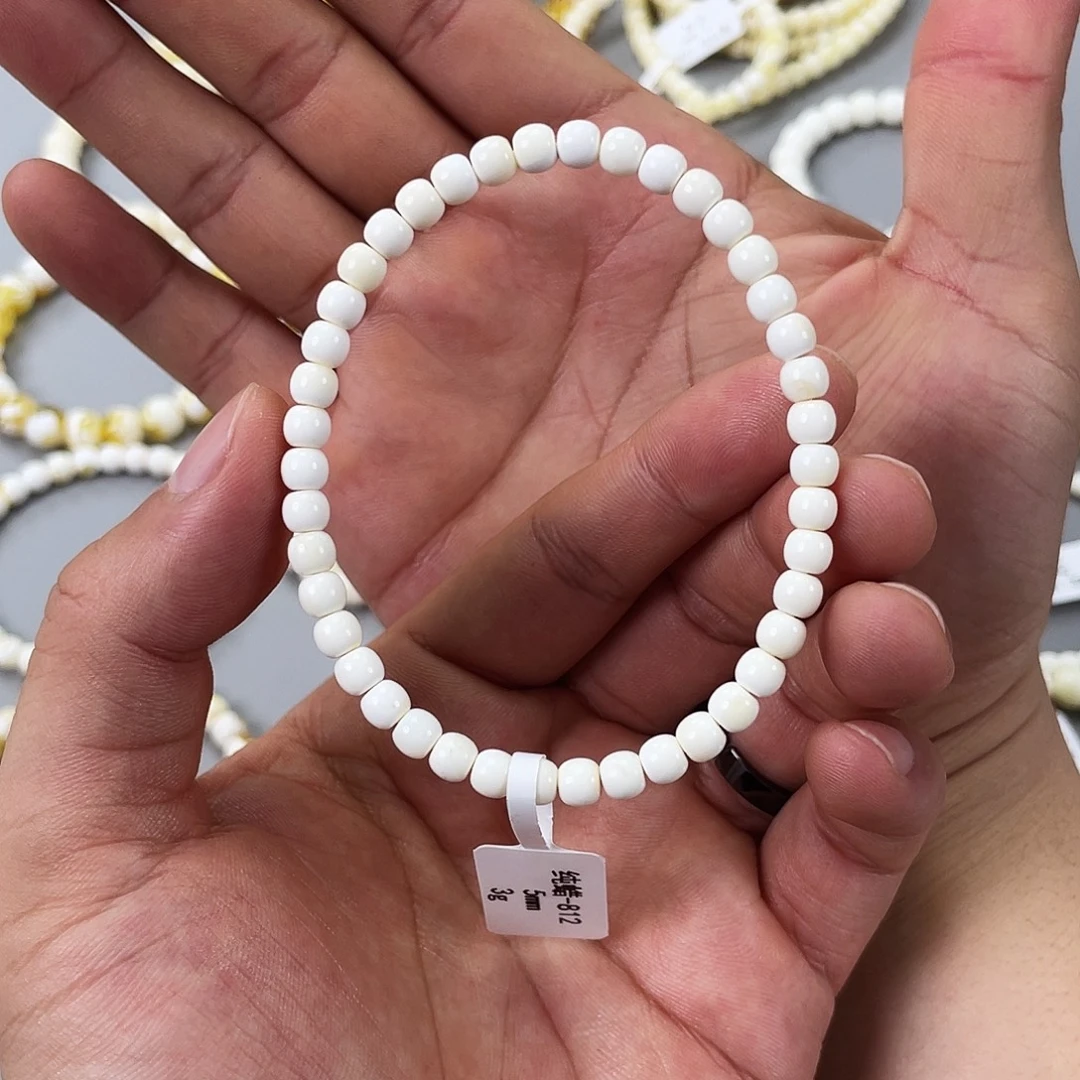 M***琥珀未镶嵌手链漆白无纹5m