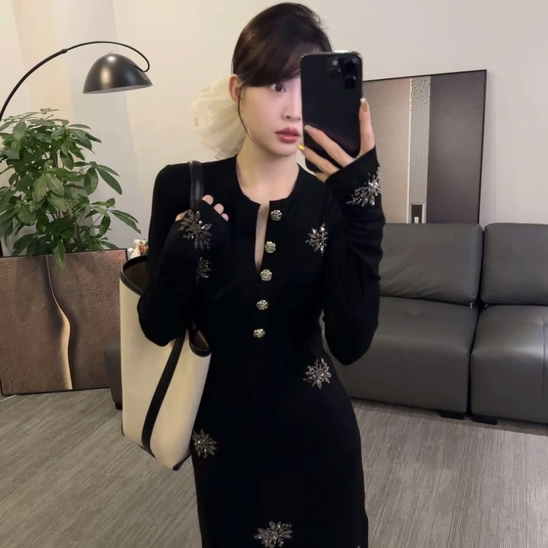 【OS&oneshow】秋季新款亮闪闪烫钻高级感V领长袖黑色连衣裙设计感