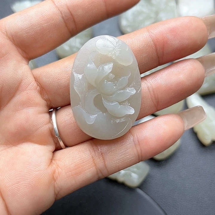 【闪购商品】颈饰未镶嵌和田玉小*
