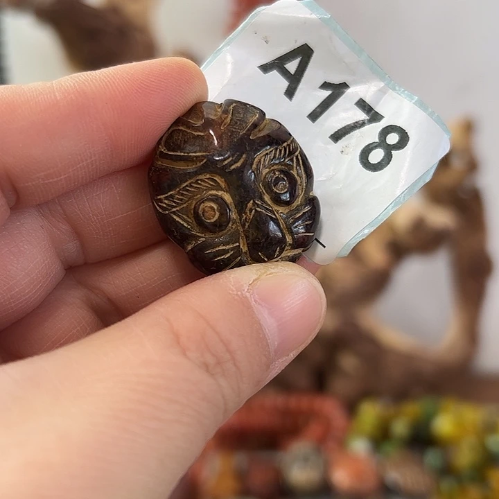 西***开和田玉（糖玉）未镶嵌颈饰